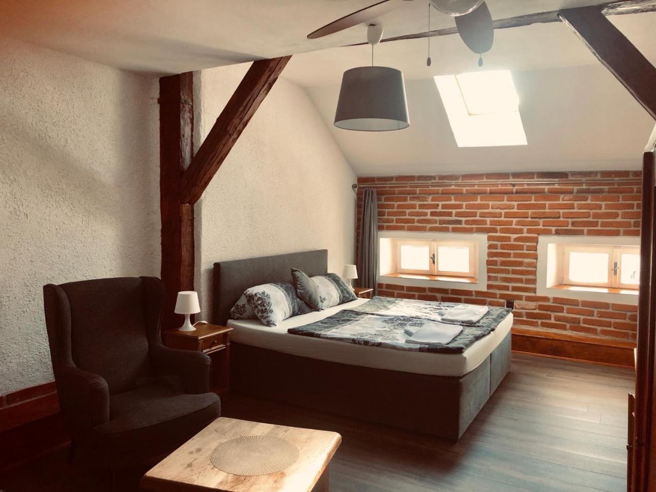 Hotel Sokolsky Dum Domažlice Buitenkant foto